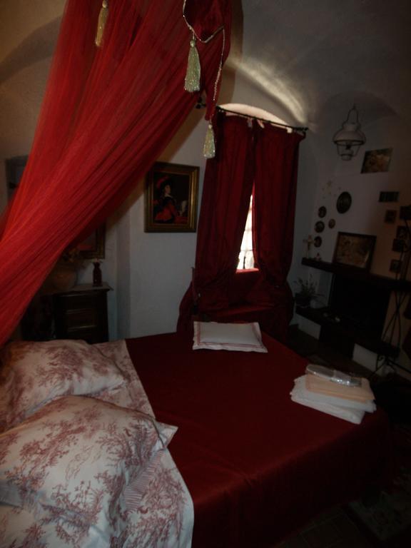 Bed and Breakfast Le Petit Chateau Дольчеаккуа Номер фото