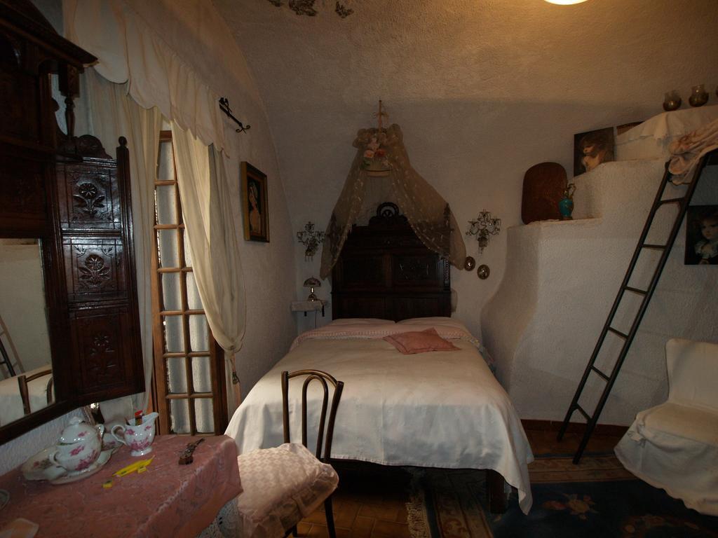 Bed and Breakfast Le Petit Chateau Дольчеаккуа Номер фото