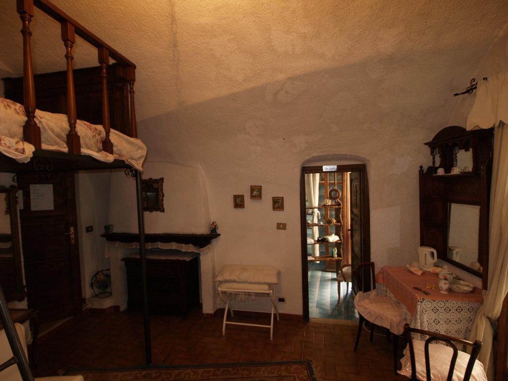 Bed and Breakfast Le Petit Chateau Дольчеаккуа Экстерьер фото