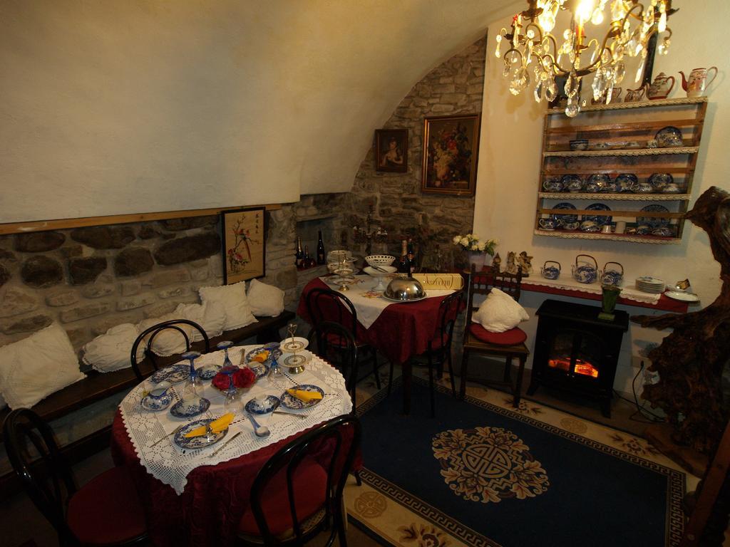 Bed and Breakfast Le Petit Chateau Дольчеаккуа Экстерьер фото