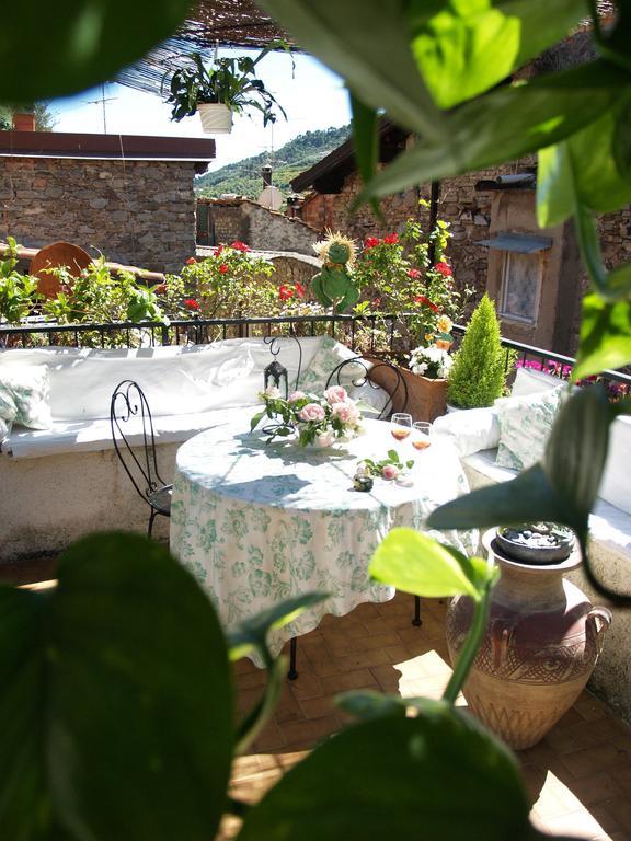 Bed and Breakfast Le Petit Chateau Дольчеаккуа Экстерьер фото