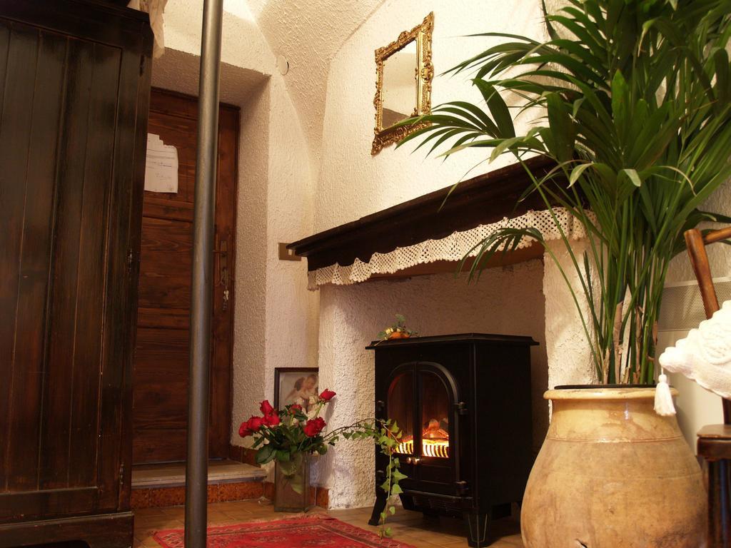 Bed and Breakfast Le Petit Chateau Дольчеаккуа Номер фото